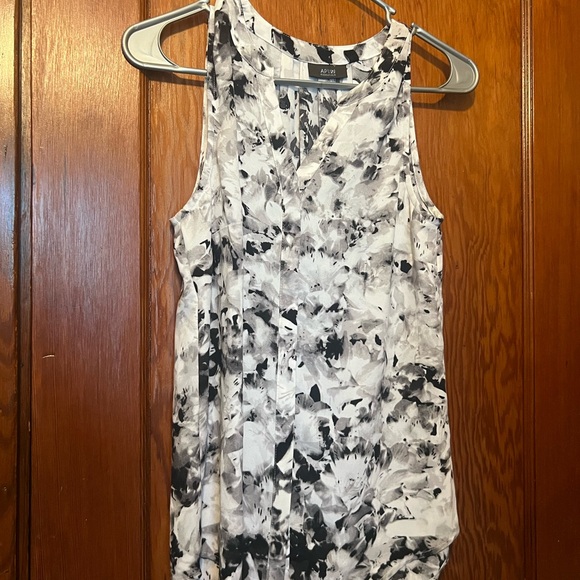 NWT Apt 9 Black and White Floral Women's Top Size XS - Picture 1 of 4